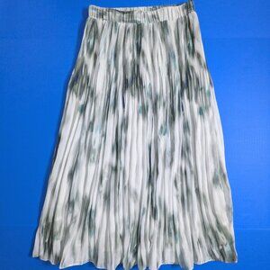 H&M Pleated Skirt Size S NWOT